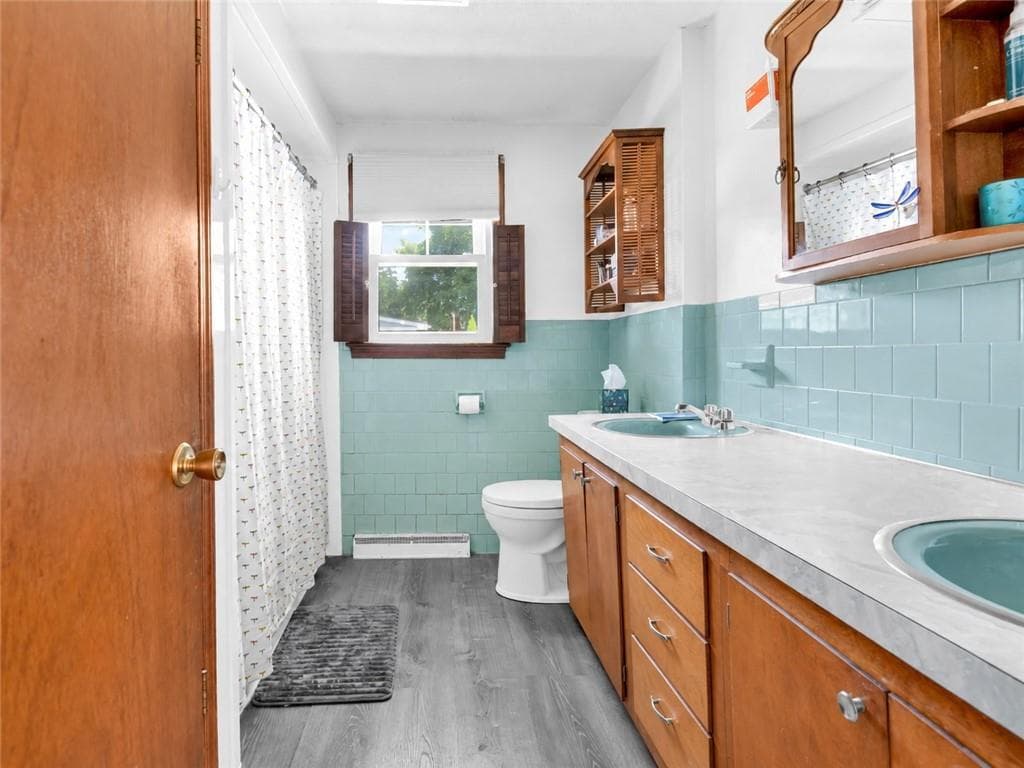 Single Family Residence at 73 Salix Street, Warwick, photo 16 of 28