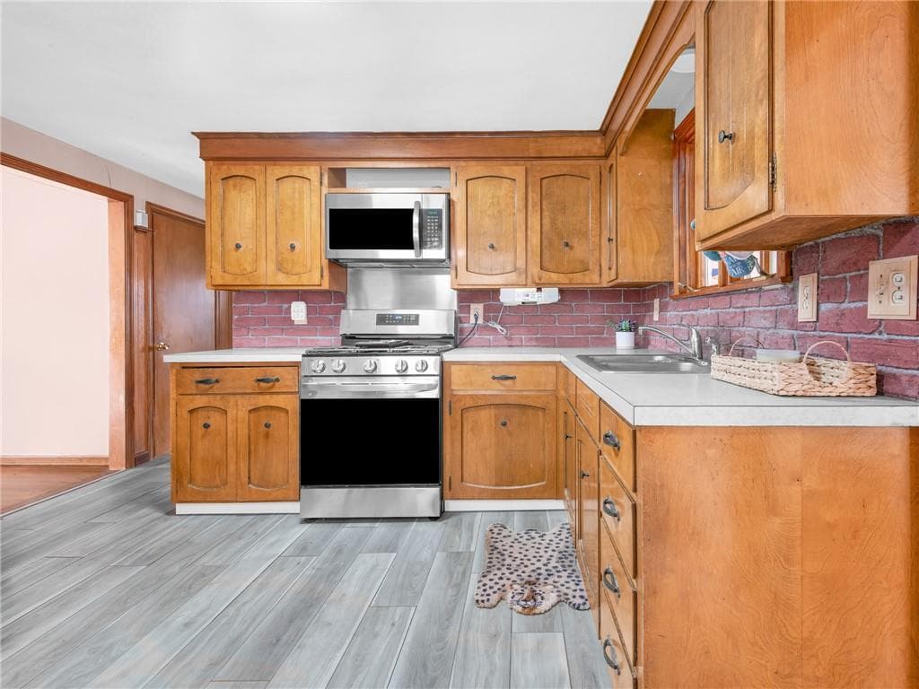 Single Family Residence at 73 Salix Street, Warwick, photo 9 of 28