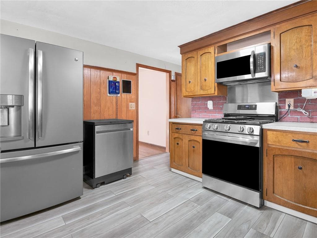 Single Family Residence at 73 Salix Street, Warwick, photo 10 of 28