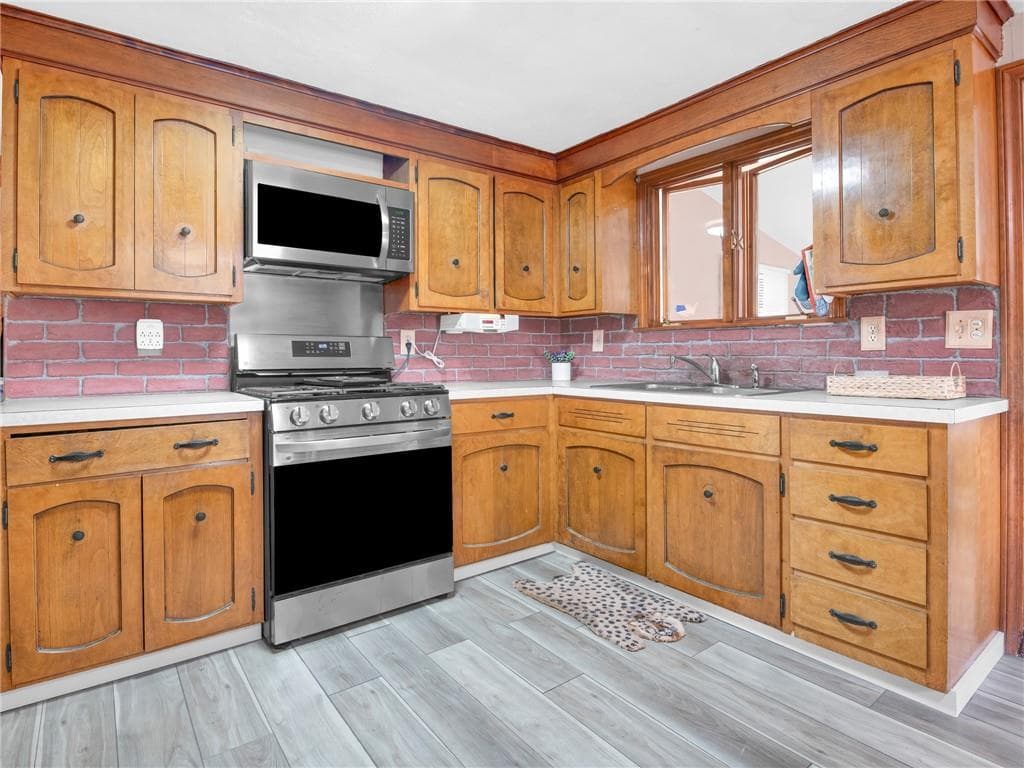 Single Family Residence at 73 Salix Street, Warwick, photo 11 of 28