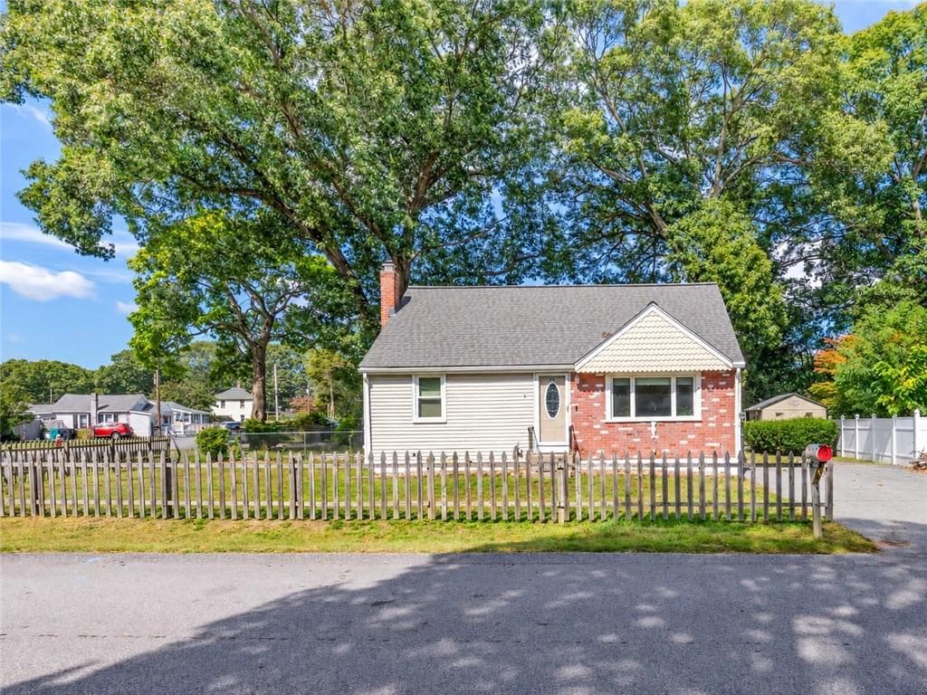 Single Family Residence at 73 Salix Street, Warwick, photo 4 of 28