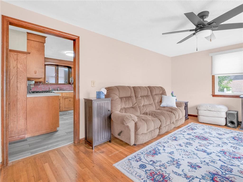 Single Family Residence at 73 Salix Street, Warwick, photo 8 of 28