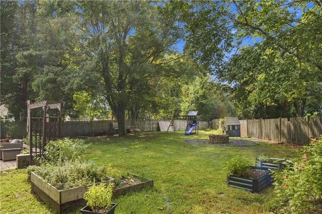 Single Family Residence at 60 Parkway Drive, Warwick, photo 25 of 33