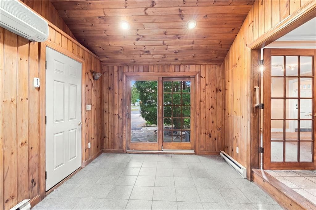 Single Family Residence at 2 Elton Circle, Cranston, photo 7 of 17