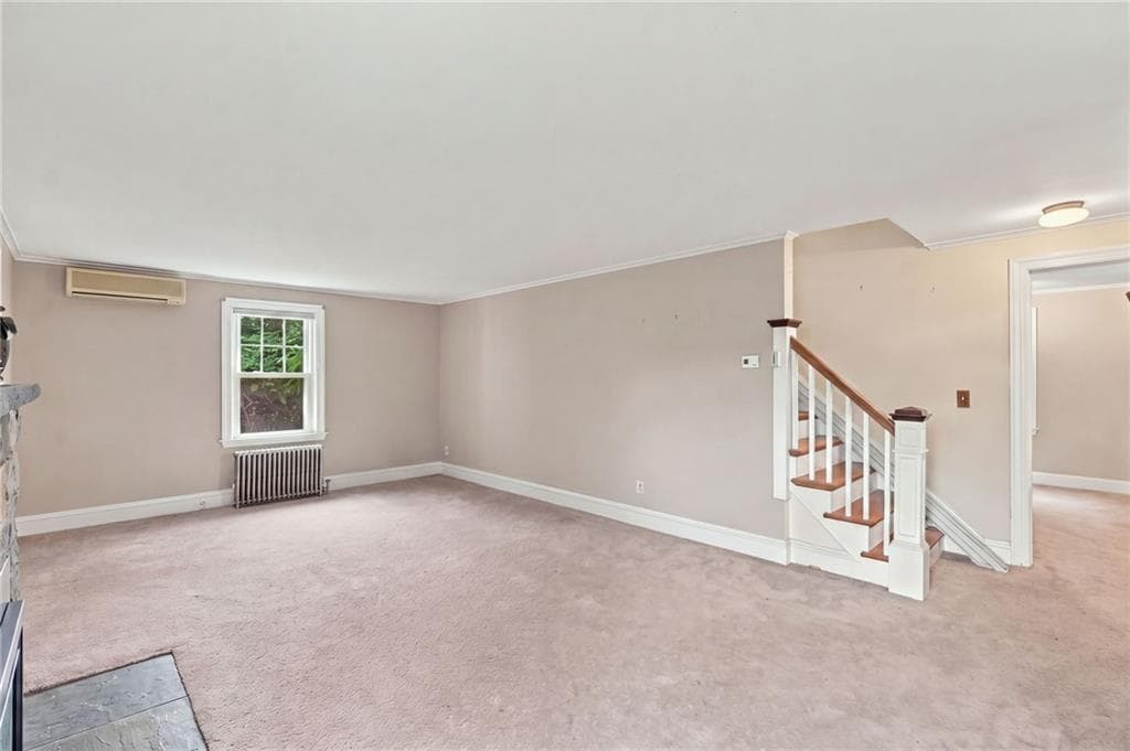 Single Family Residence at 2 Elton Circle, Cranston, photo 5 of 17