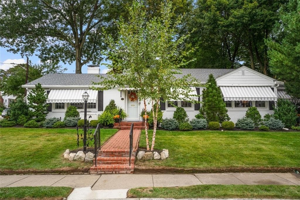 Single Family Residence at 60 Alhambra Circle, Cranston, photo 2 of 46