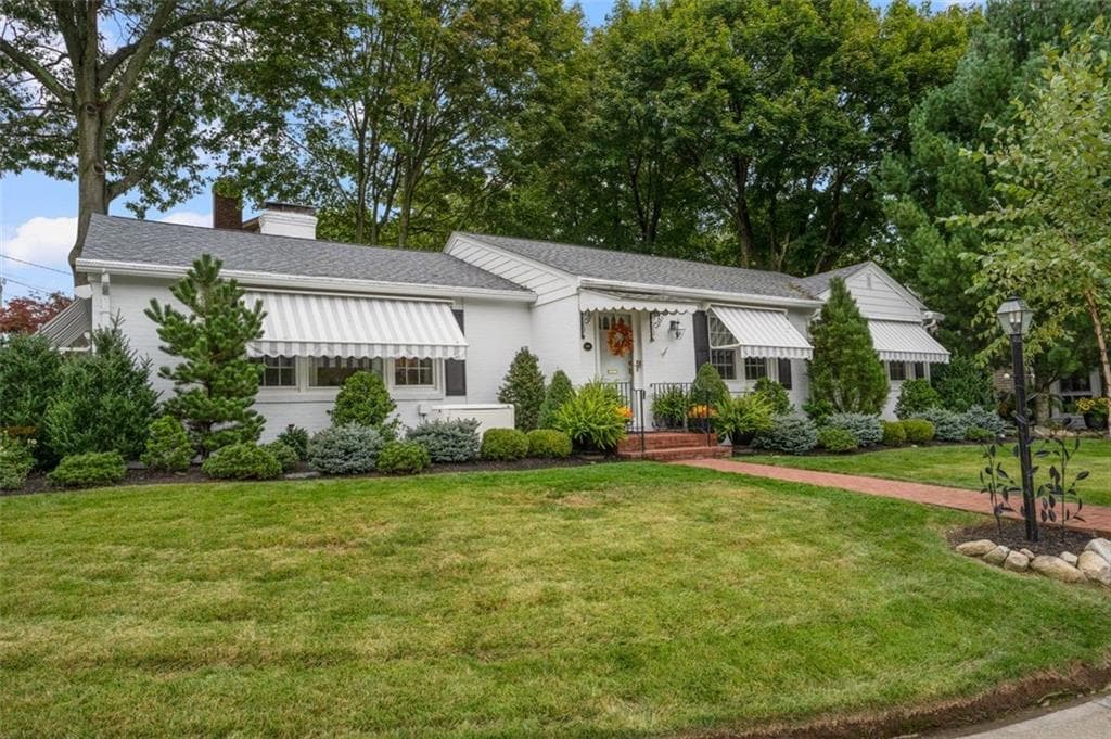 Single Family Residence at 60 Alhambra Circle, Cranston, photo 6 of 46