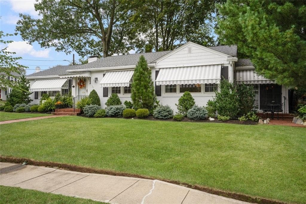 Single Family Residence at 60 Alhambra Circle, Cranston, photo 7 of 46