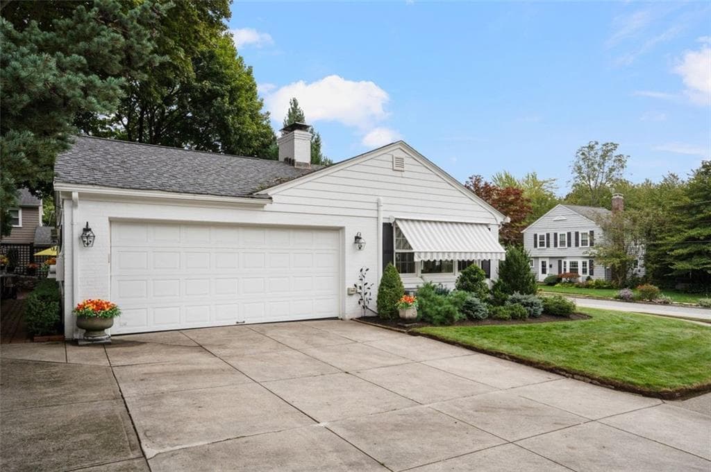 Single Family Residence at 60 Alhambra Circle, Cranston, photo 8 of 46