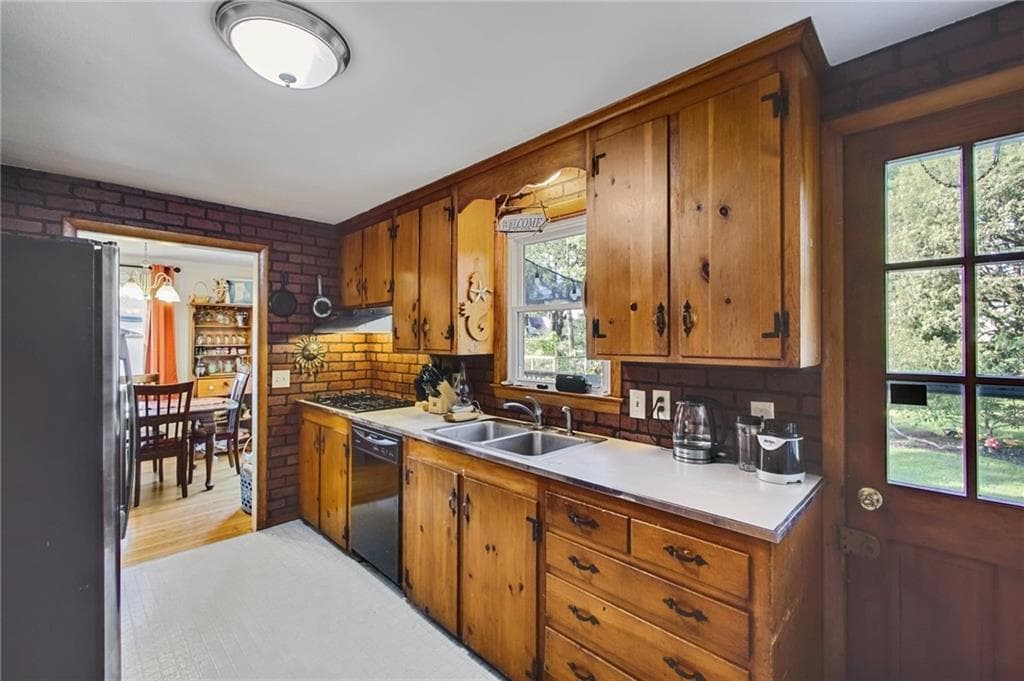 Single Family Residence at 24 Parkside Way, North Kingstown, photo 13 of 26