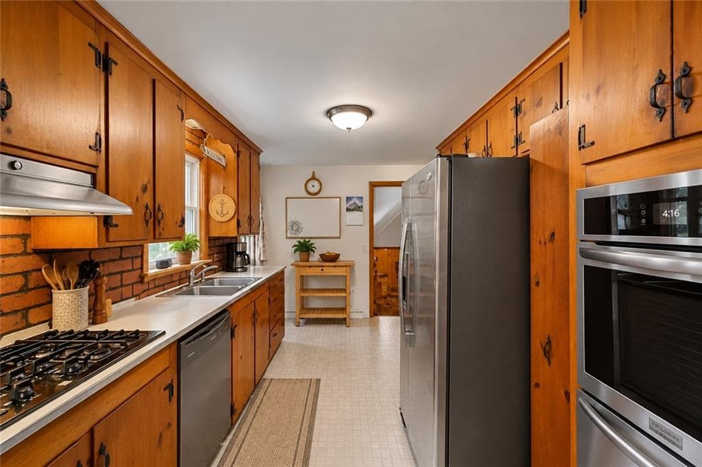 Single Family Residence at 24 Parkside Way, North Kingstown, photo 11 of 26
