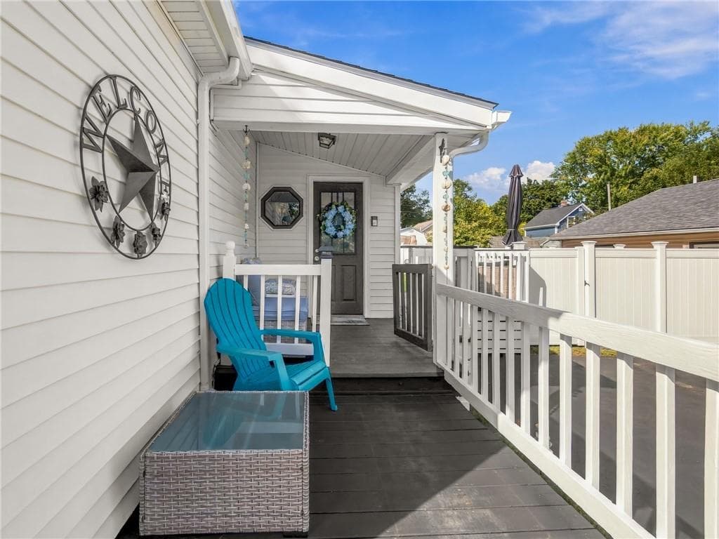 Single Family Residence at 37 Oxford Avenue, Warwick, photo 2 of 27