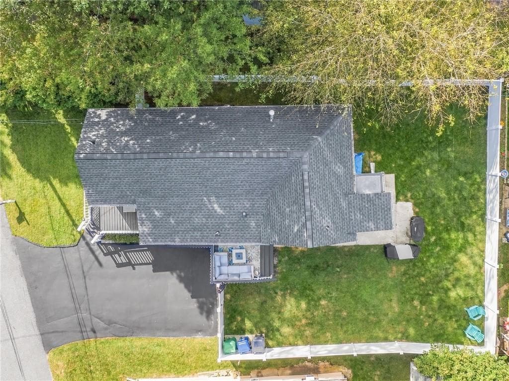 Single Family Residence at 37 Oxford Avenue, Warwick, photo 26 of 27
