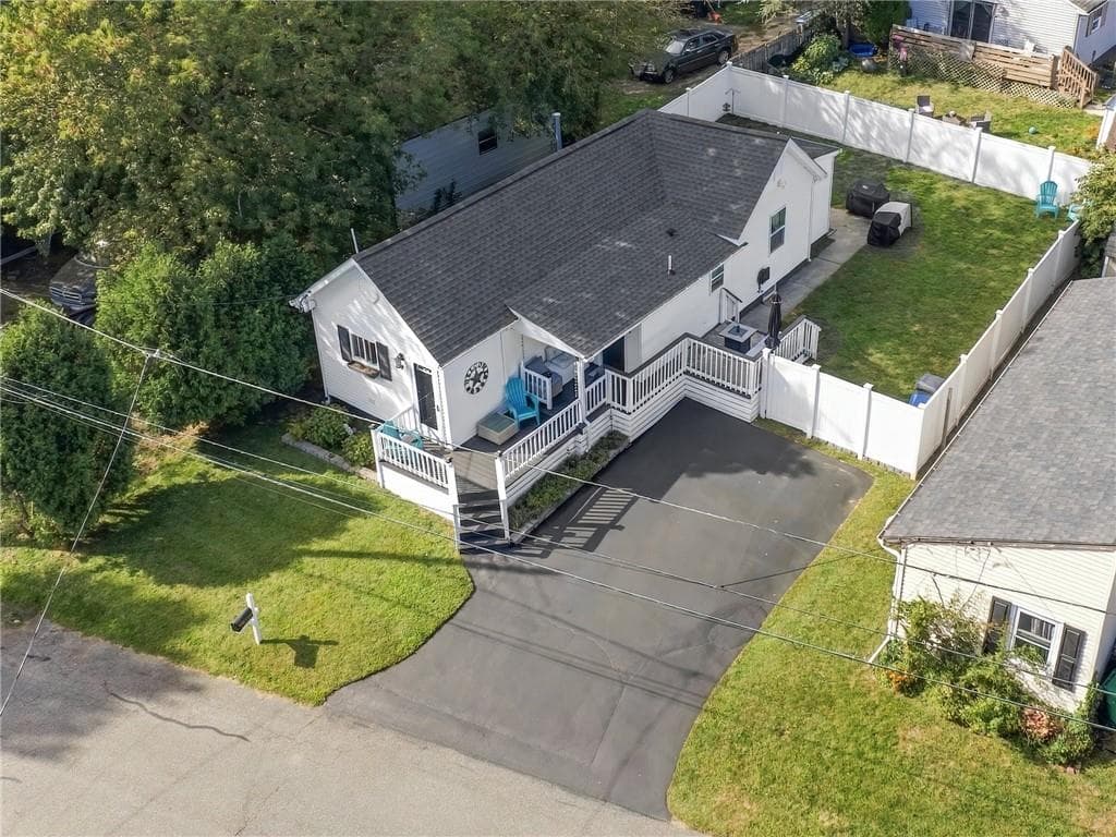 Single Family Residence at 37 Oxford Avenue, Warwick, photo 24 of 27