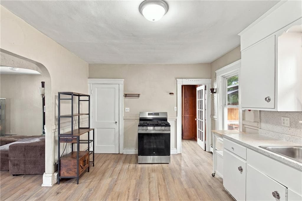 Single Family Residence at 297 Burnside Avenue, Woonsocket, photo 4 of 28
