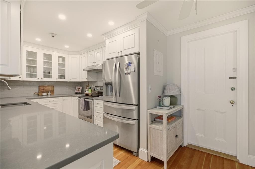 Condominium at 28 Kay Street UNIT 3, Newport, photo 6 of 25