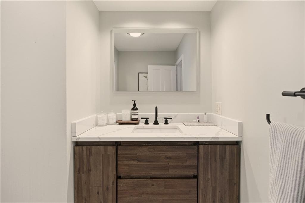 Condominium at 28 Kay Street UNIT 3, Newport, photo 12 of 25