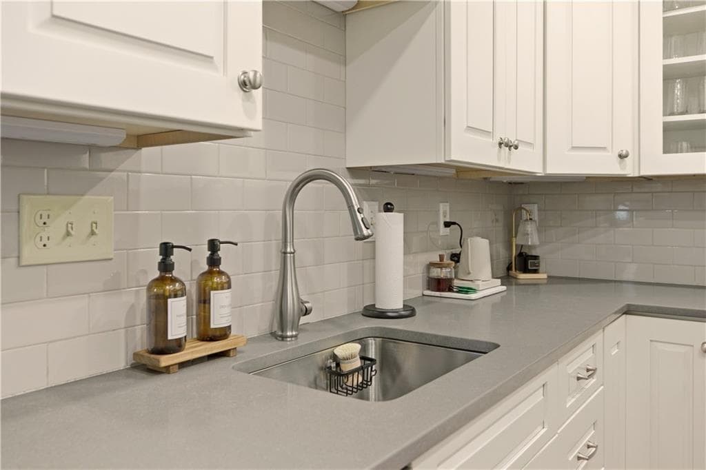 Condominium at 28 Kay Street UNIT 3, Newport, photo 7 of 25