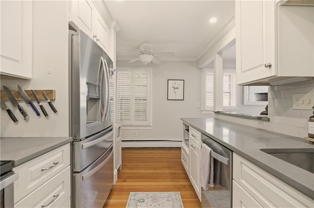 Condominium at 28 Kay Street UNIT 3, Newport, photo 9 of 25