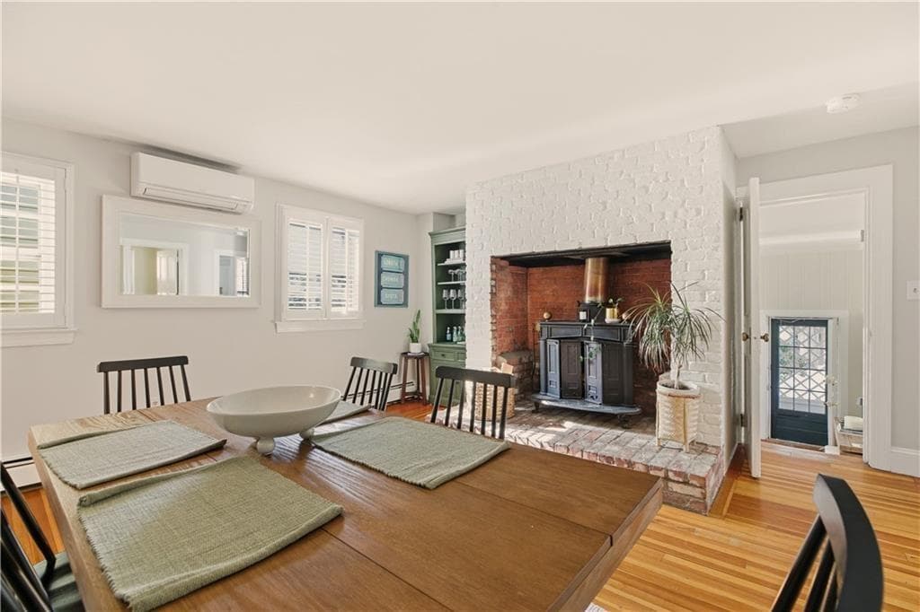 Condominium at 28 Kay Street UNIT 3, Newport, photo 4 of 25