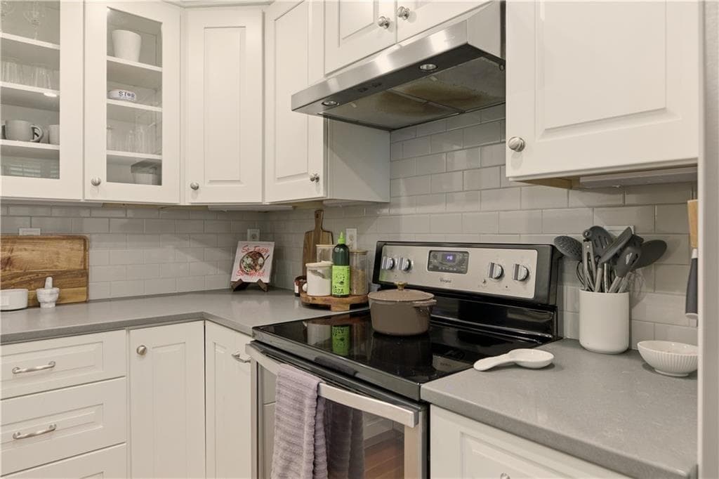 Condominium at 28 Kay Street UNIT 3, Newport, photo 8 of 25