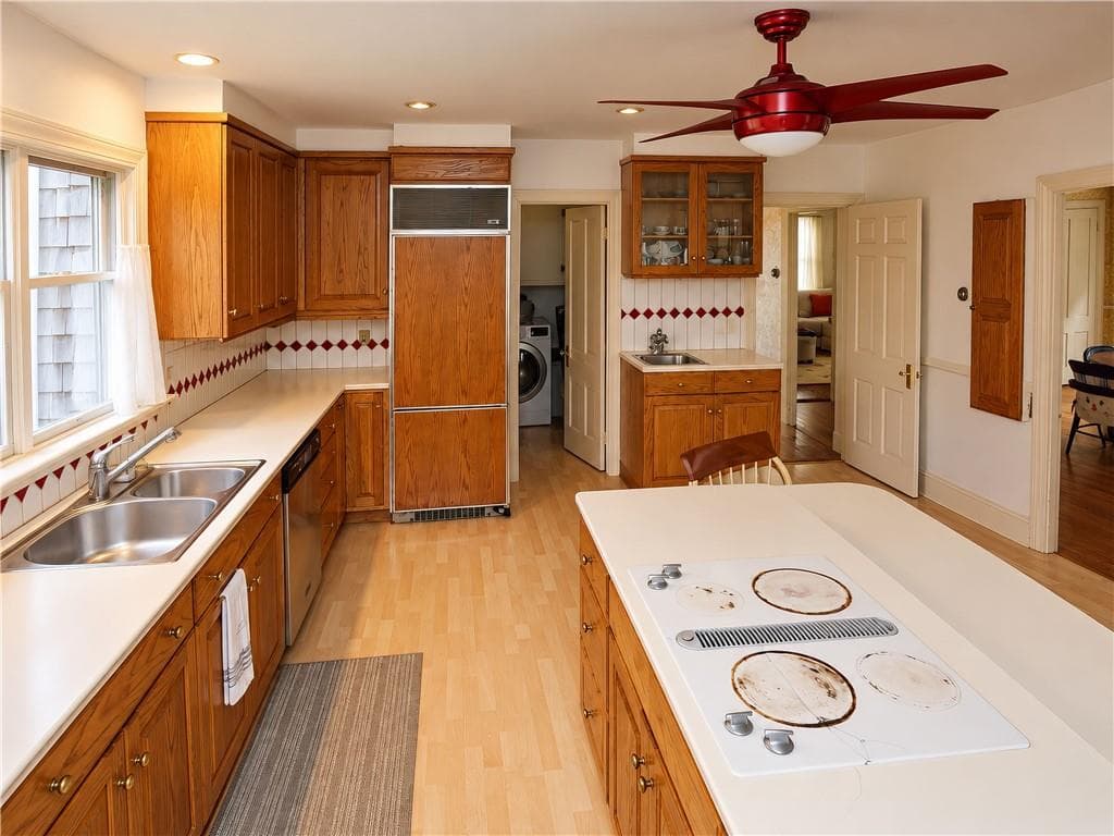 Single Family Residence at 307 Slocum Road, Dartmouth, photo 14 of 48