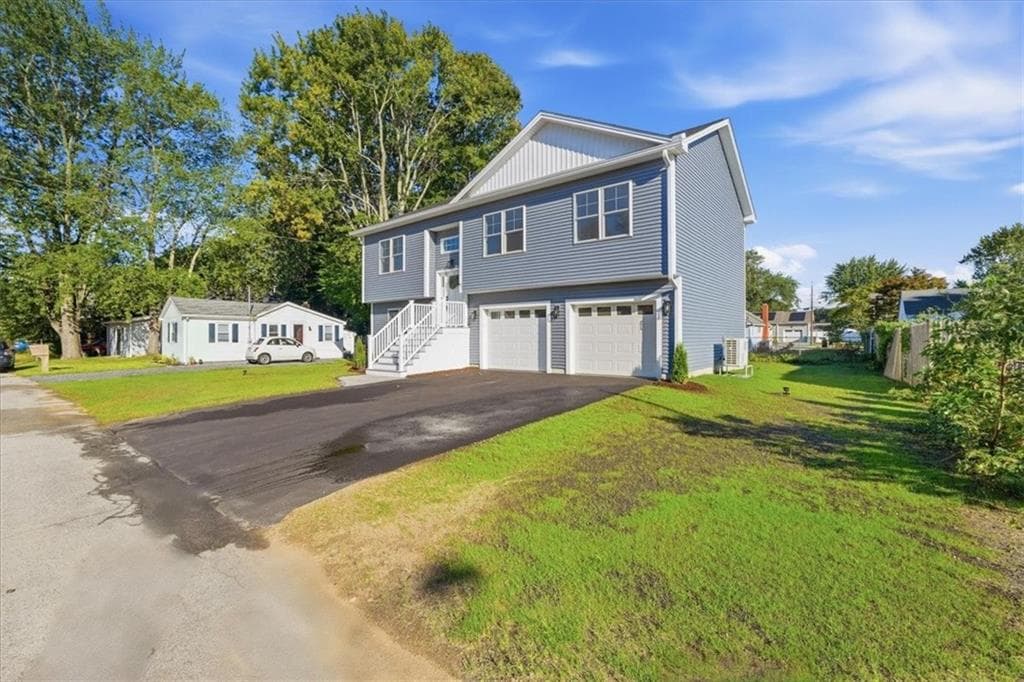 Single Family Residence at 67 Kenway Avenue, Warwick, photo 2 of 48