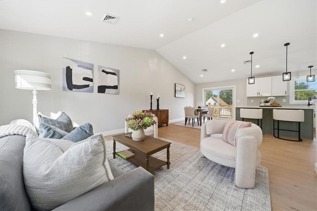 Single Family Residence at 67 Kenway Avenue, Warwick, photo 12 of 48