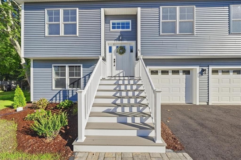Single Family Residence at 67 Kenway Avenue, Warwick, photo 3 of 48