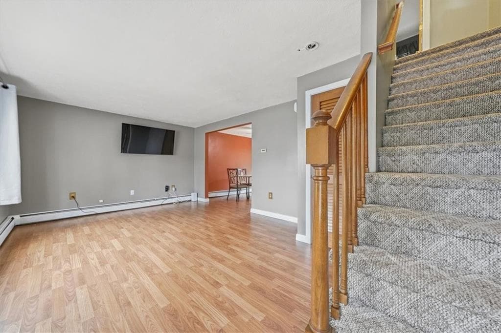 Condominium at 97 Reed Street, Warwick, photo 7 of 39
