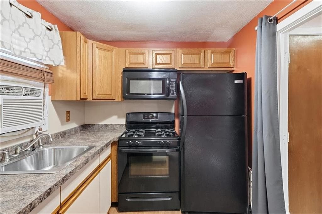 Condominium at 97 Reed Street, Warwick, photo 14 of 39