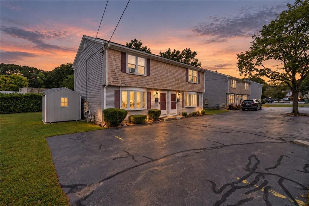 Condominium at 97 Reed Street, Warwick, photo 4 of 39