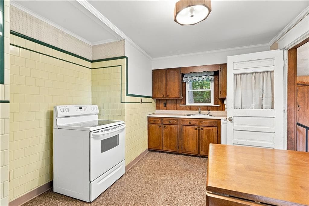 Single Family Residence at 374 Reservoir Road, Burrillville, photo 10 of 38