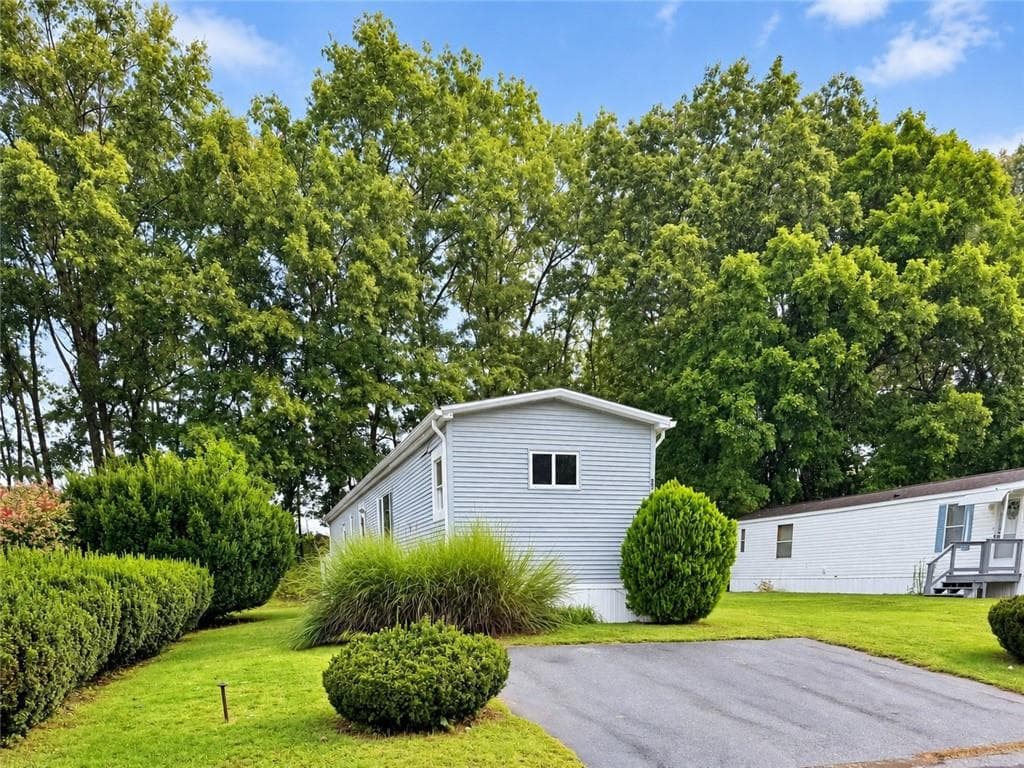 Single Family Residence at 32 Torch Lane, Coventry, photo 2 of 29