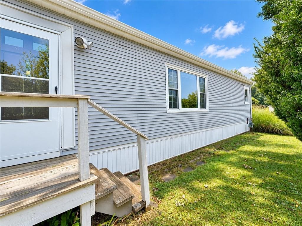 Single Family Residence at 32 Torch Lane, Coventry, photo 7 of 29