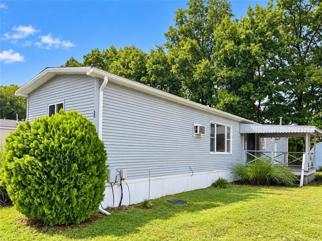 Single Family Residence at 32 Torch Lane, Coventry, photo 4 of 29