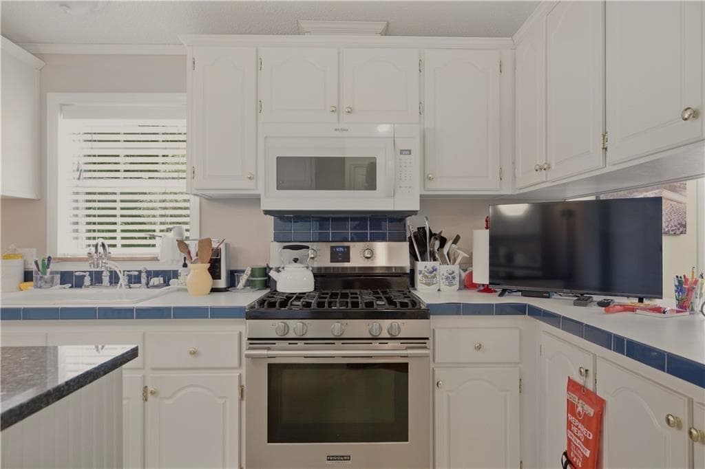 Single Family Residence at 26 Mockingbird Lane, Tiverton, photo 21 of 47