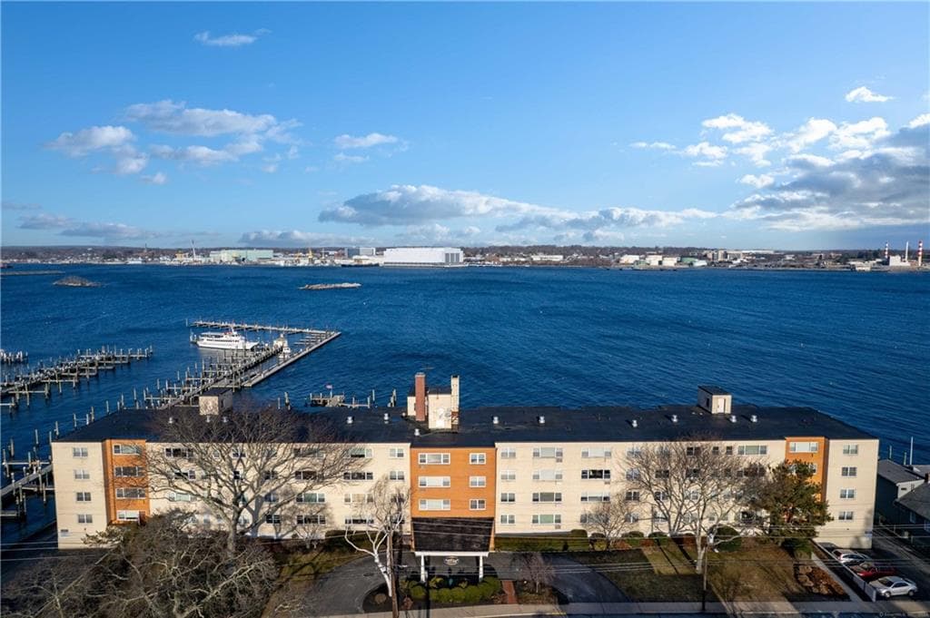 Condominium at 292 PEQUOT Avenue UNIT 4E, New London, photo 7 of 36