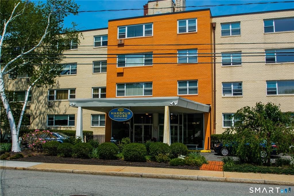 Condominium at 292 PEQUOT Avenue UNIT 4E, New London, photo 3 of 36