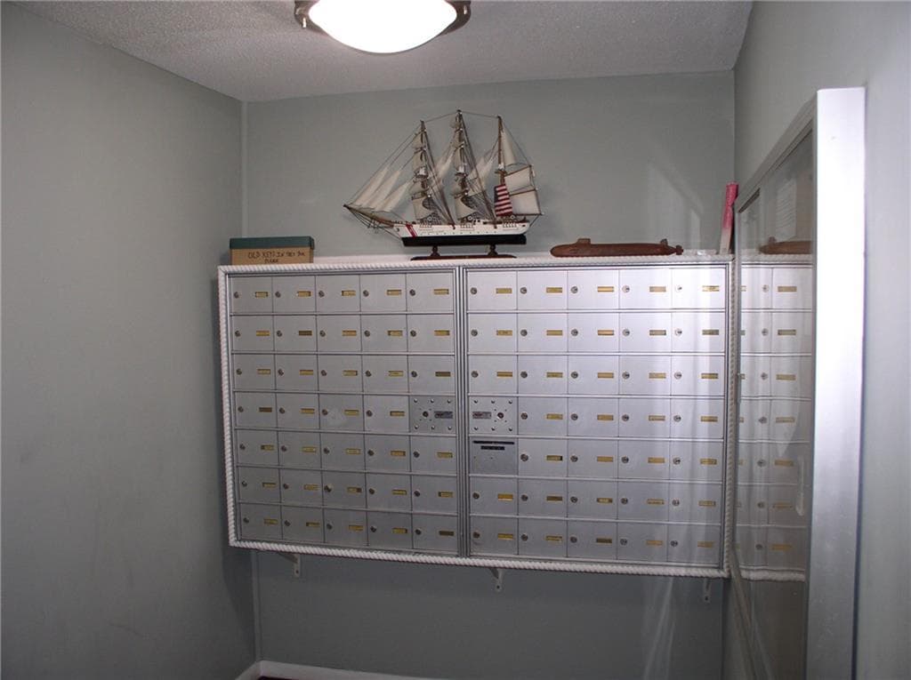 Condominium at 292 PEQUOT Avenue UNIT 4E, New London, photo 14 of 36