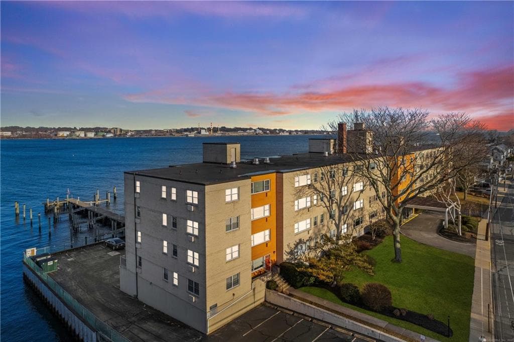 Condominium at 292 PEQUOT Avenue UNIT 4E, New London, photo 8 of 36