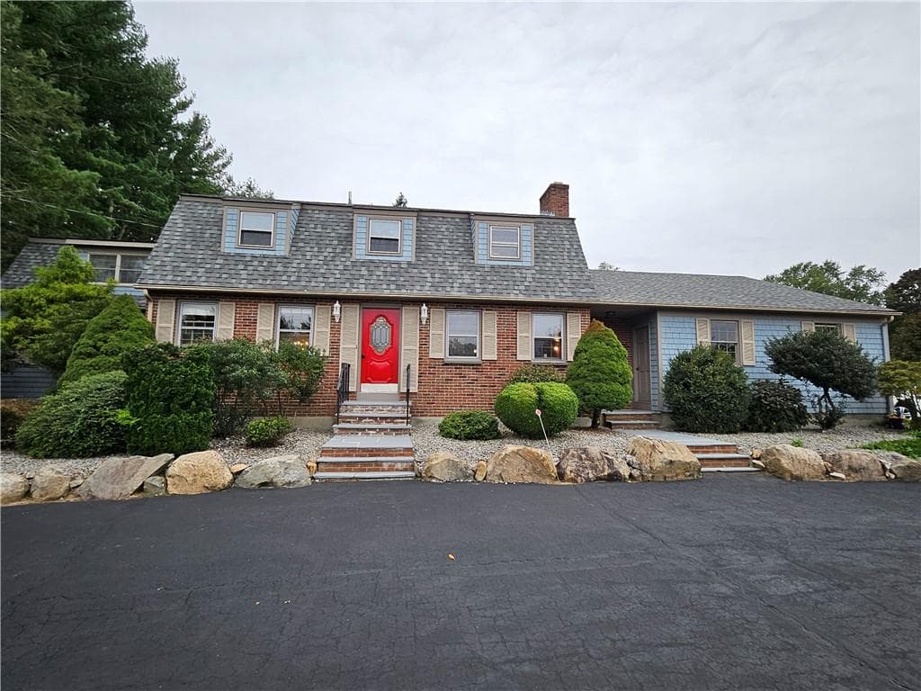 Single Family Residence at 3 Kirker Drive, East Greenwich, photo 2 of 42