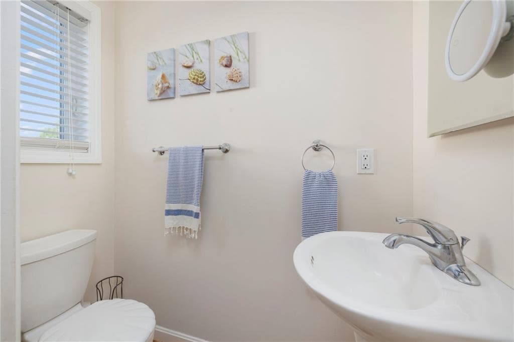 Single Family Residence at 388 Shore acres Avenue, North Kingstown, photo 15 of 31