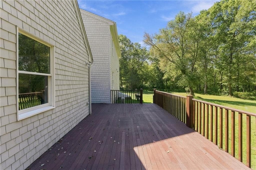 Single Family Residence at 10 Erin Drive, South Kingstown, photo 6 of 43