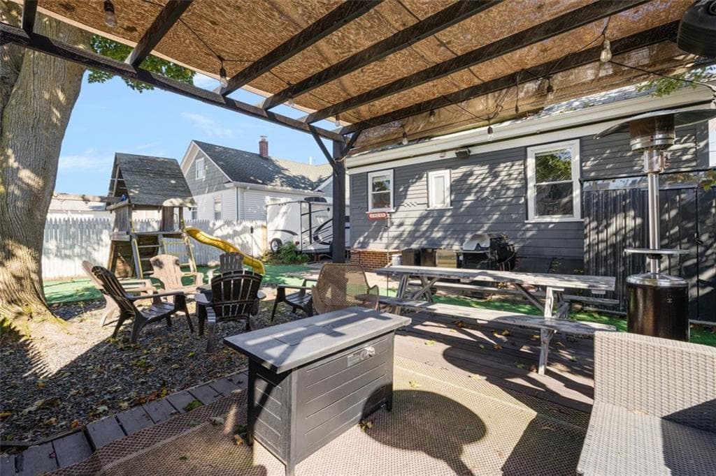 Multi Family at 122 Oriole Avenue, Pawtucket, photo 36 of 40