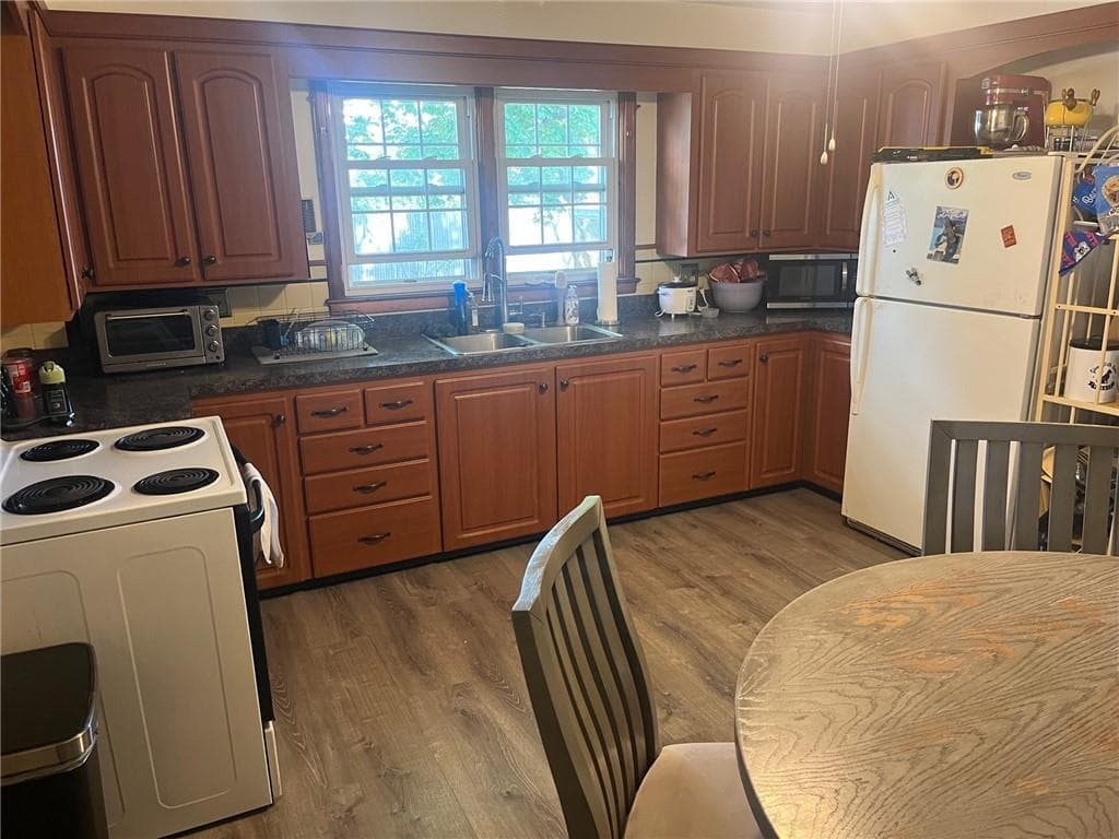 Single Family Residence at 456 Elm Street, Warwick, photo 17 of 32