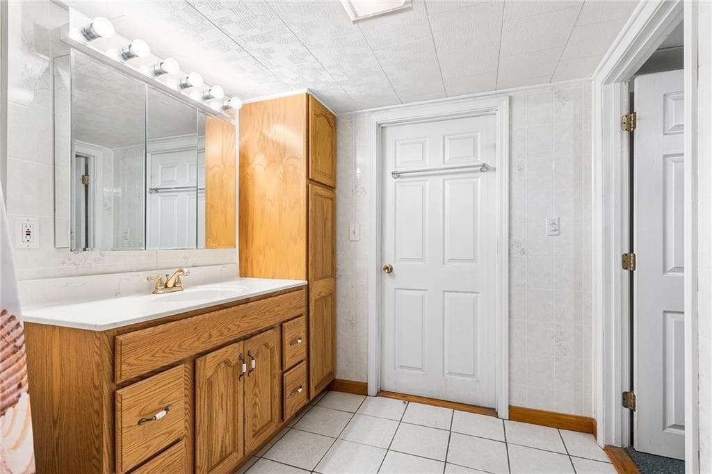 Single Family Residence at 456 Elm Street, Warwick, photo 24 of 32