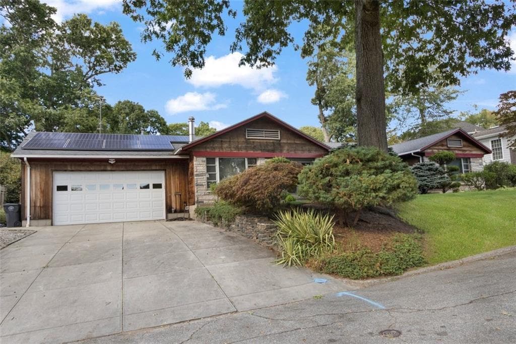 Single Family Residence at 6 Cold Brook Court, Cranston, photo 2 of 50