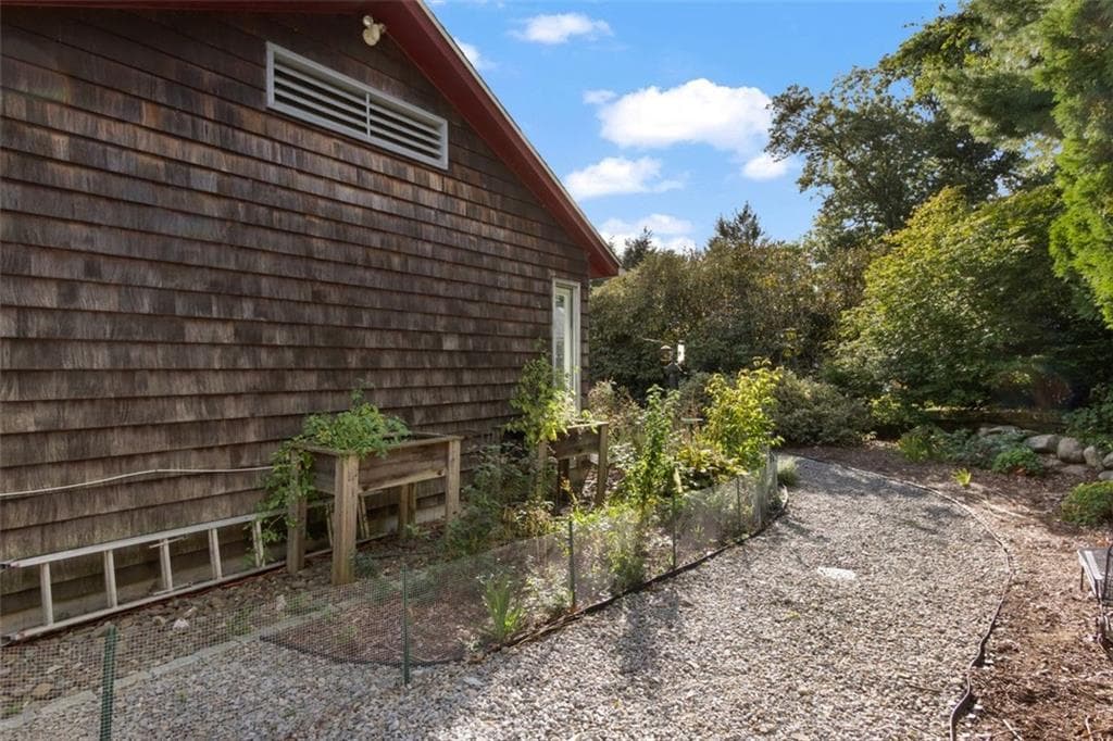Single Family Residence at 6 Cold Brook Court, Cranston, photo 16 of 50