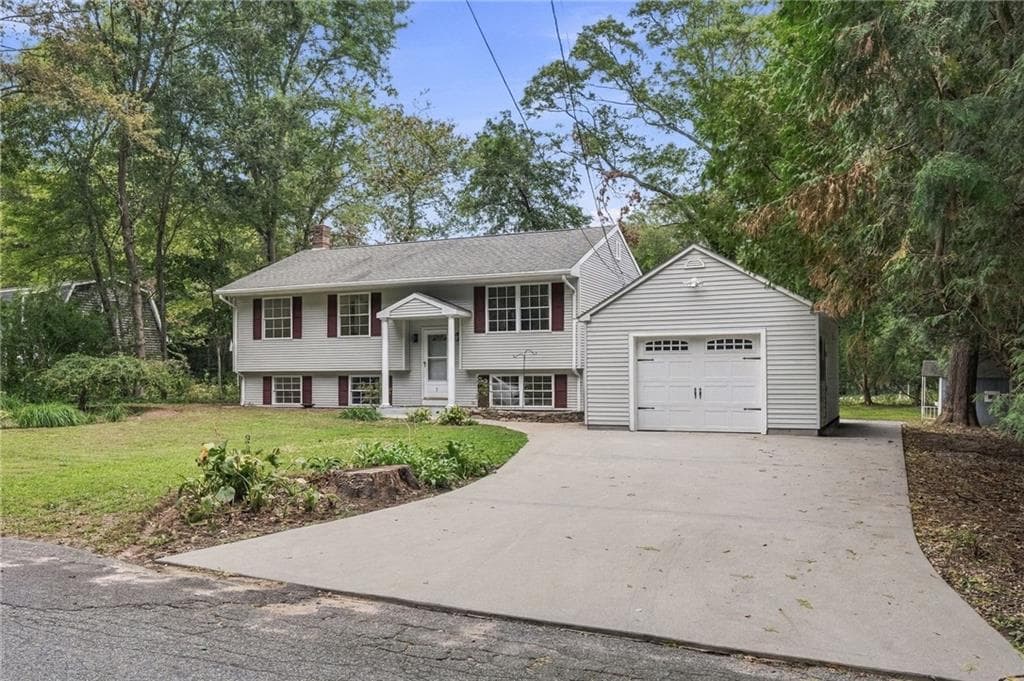 Single Family Residence at 7 Cedar Knoll Drive, Hopkinton, photo 2 of 46